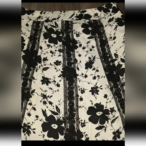Erin B Womens Fashion Skirt Size 10 Floral Lace Skirt Side Zip (Eb29P) - Picture 2 of 4